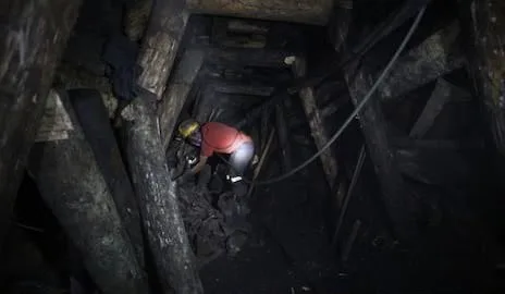 Minero permanece atrapado dentro de socavón en zona rural de Gámeza