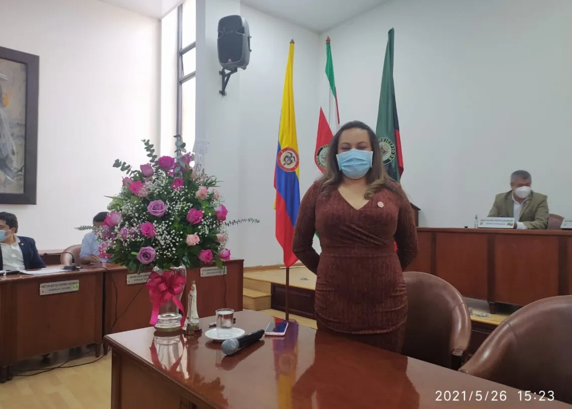 Otra mujer en cabeza de la ciudad cívica, ayer se posesionó Diana Patricia Monsalve como alcaldesa encargada.