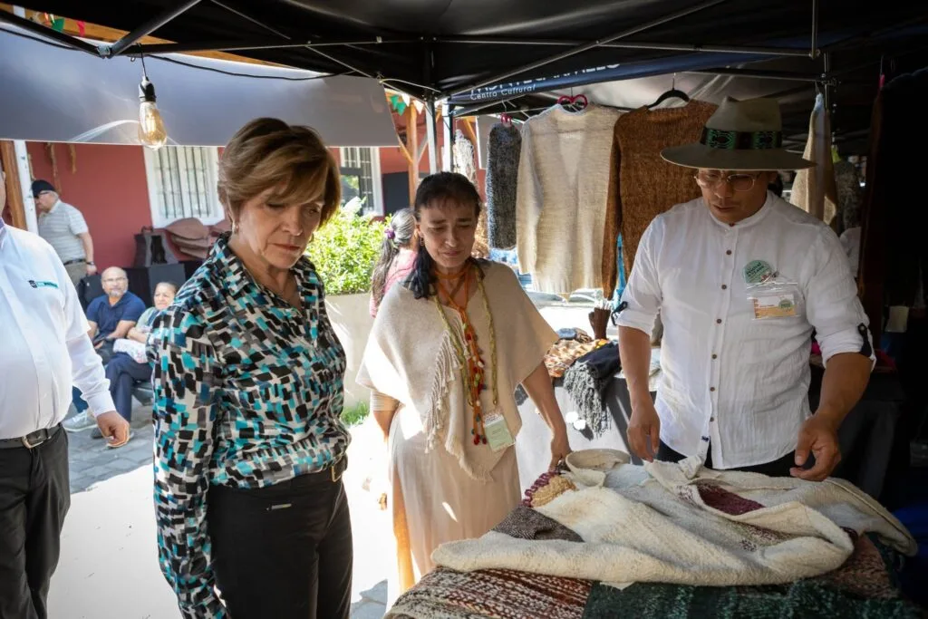 De Boyacá para el mundo: Tejidos Rebancá deslumbró con sus prendas en Chile 