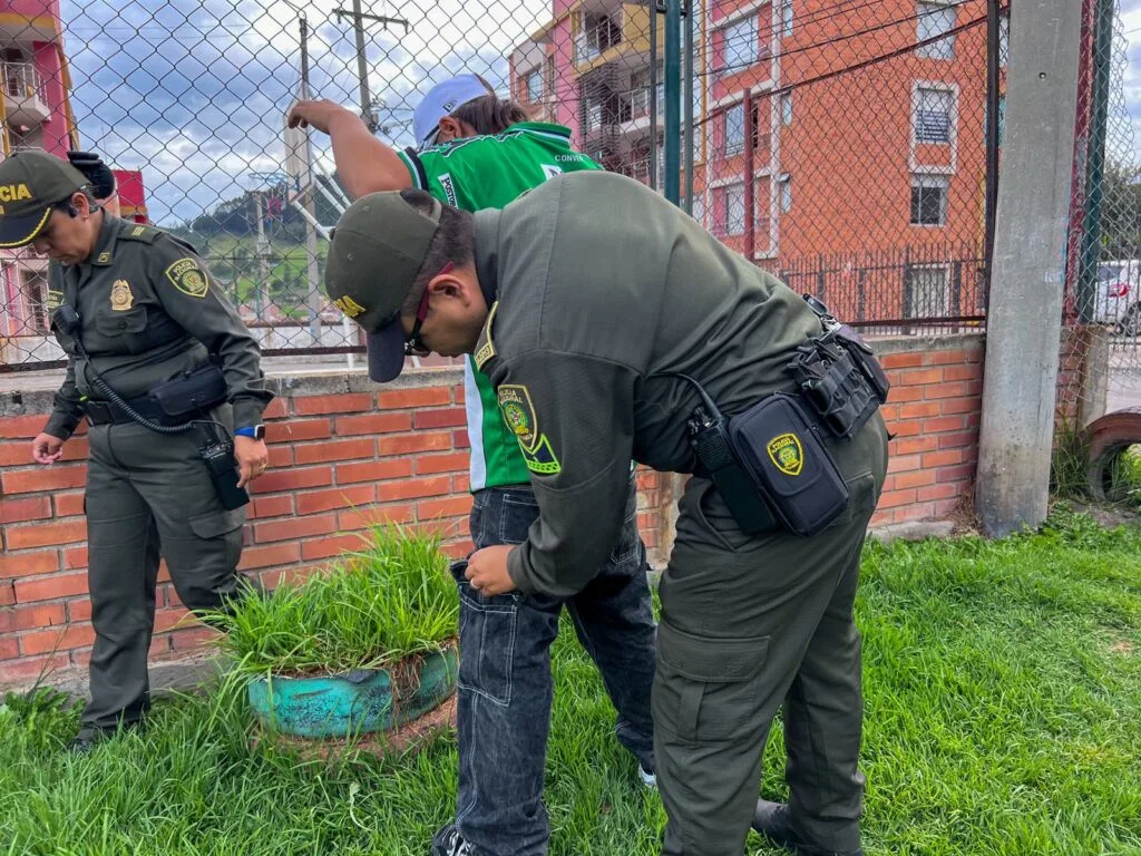 Alcaldía, Policía y Ejército están visitando sin previo aviso parques y espacios públicos en barrios de Duitama, muchos jóvenes y menores de edad han sido sorprendidos consumiendo drogas