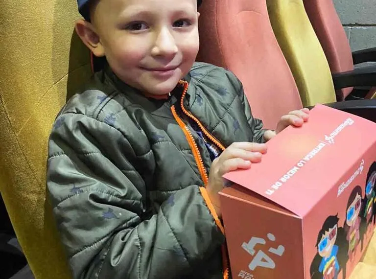 Entrega con Encanto, campaña de Interrapidísimo que lleva a niños del país por primera vez al cine