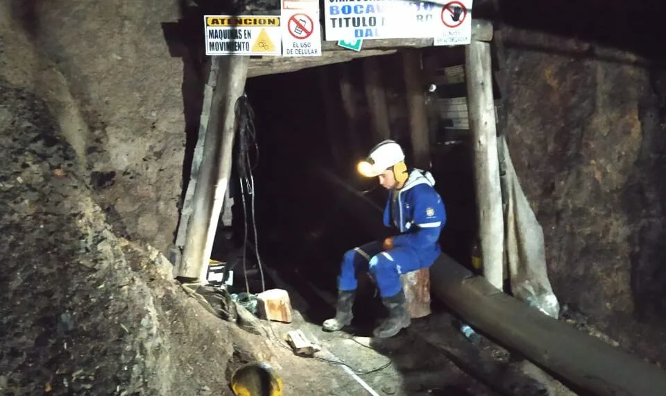 La fe del minero, continúan las labores de rescate de los dos trabajadores atrapados en una mina de carbón en Sativasur.