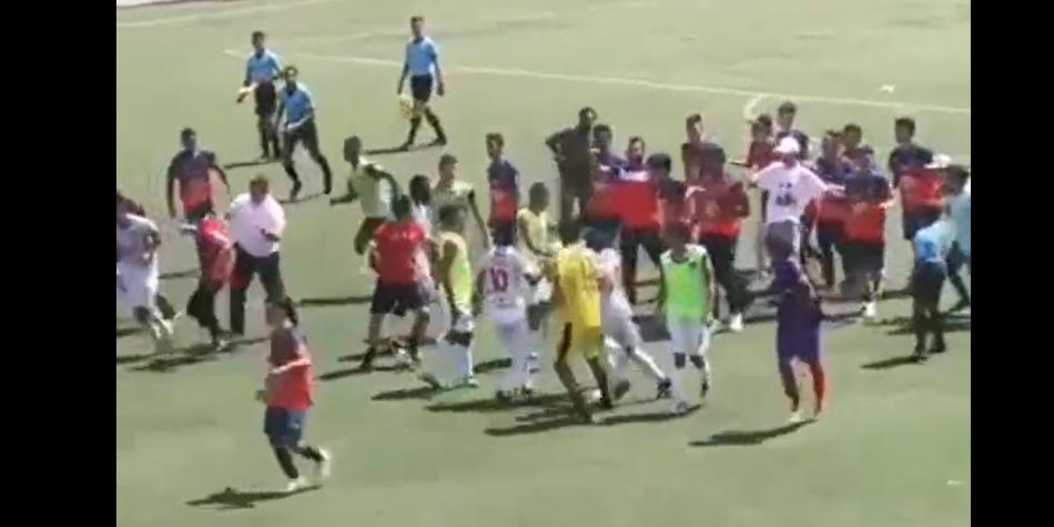  Graves incidentes en partido del Nacional Sub-17 en Sabaneta Incidentes al final del juego entre Talentos Envigado y Patriotas.